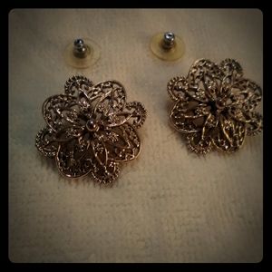 Vintage gold pierced earrings